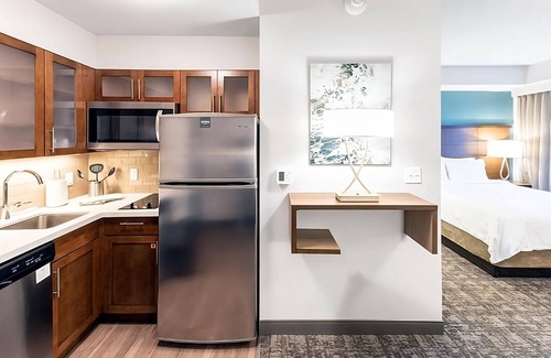 Naples Apartment | Tranquil Studio w/Poolside Bar and Soothing Ambiance Near Marco Island Beaches