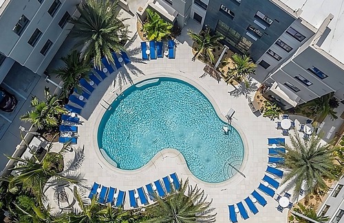 Naples Apartment | Tranquil Studio w/Poolside Bar and Soothing Ambiance Near Marco Island Beaches