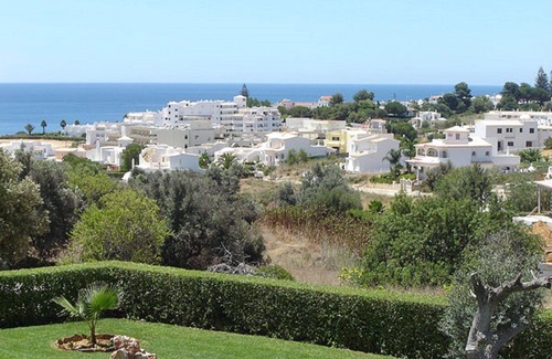 Silves Apartment | Tranquil T1 with sunny balcony sea view and countryside Armação de Pêra Algarve