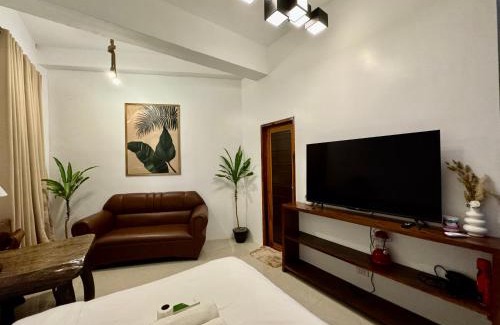 Catangnan House | Tranquil Villa - Studio Room with Kitchenette