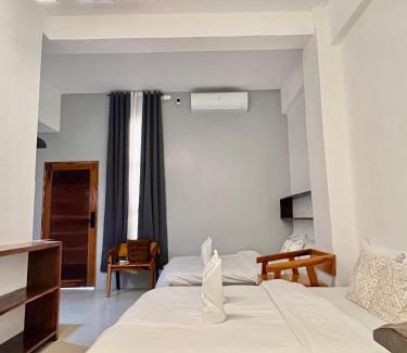 Catangnan House | Tranquil Villa - Studio Room with Kitchenette