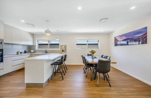 Warrane Villa | Tranquil Villa Two -2BR/2BA–10min to CBD-Airport