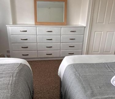 Walsall House | Tranquil Walsall Retreat - 4 Bedrooms