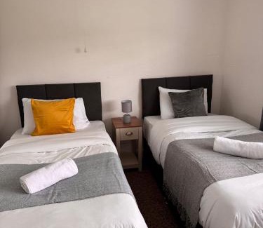 Walsall House | Tranquil Walsall Retreat - 4 Bedrooms
