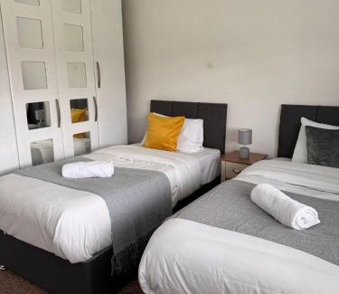 Walsall House | Tranquil Walsall Retreat - 4 Bedrooms