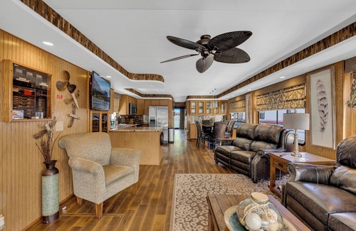 Smithville Boat Rental | Tranquil Waterside Escape: Premier Houseboat Rental on Center Hill Lake