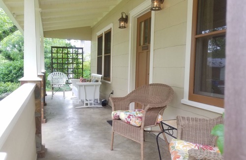 Zilker House | Tranquil Zilker neighborhood bungalow in 78704 on street front quiet cul de sac