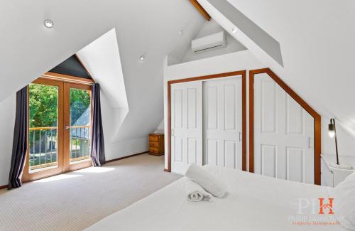 Cowes House | Tranquility 2 BDR Close to Beach