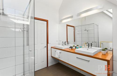 Cowes House | Tranquility 2 BDR Close to Beach