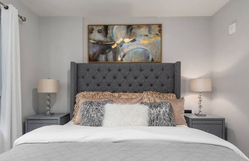 The Woodlands Apartment | Tranquility · 5* Lux Apt, WorkSpace, WIFI, Pool,Gym