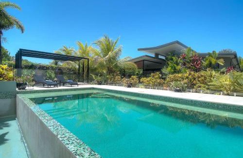 Port Douglas House | Tranquility by the Lake - Luxury Home Port Douglas