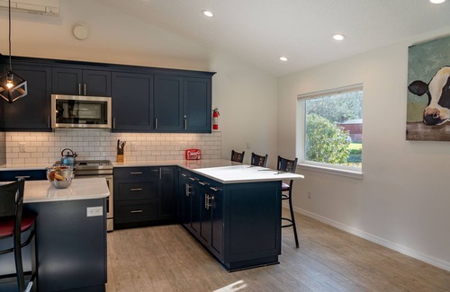 Tillamook Villa | TRASK RIVER FISHING LODGE: New Riverfront Luxury with acreage and great views!