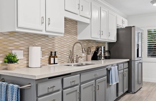 College East House | Traveler's Deam Home - SDSU - Hot Tub - Pool Table