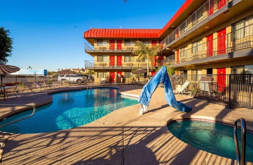 Estrella Hotel | Travelers Inn