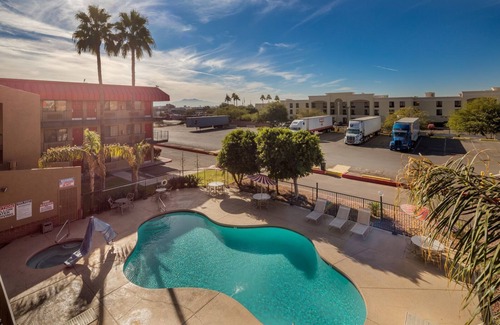 Estrella Hotel | Travelers Inn