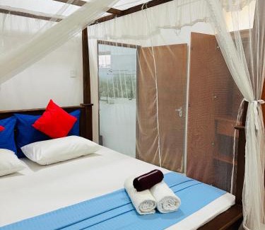Rumassala Hotel | Traveller's Lodge Unawatuna
