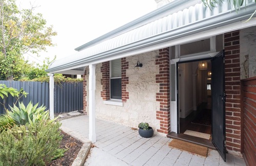 Fremantle House | Traveller's Return Retreat