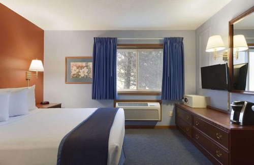 St. Cloud Hotel | Travelodge by Wyndham Motel of St Cloud