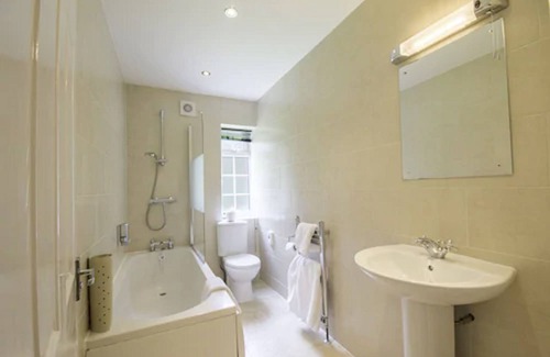 Fareham House | Travelrest Solent Gateway Hotel Fareham