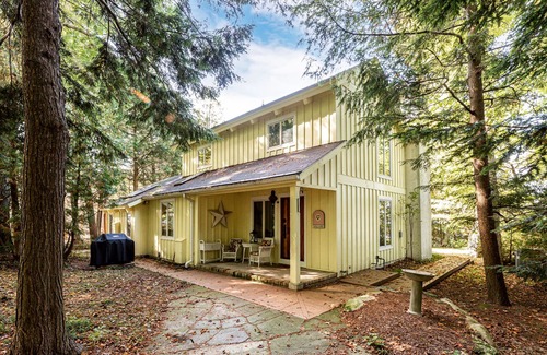 Traverse City Cottage | Traverse City, MI Old Mission Point-beach front serenity, swimming and sunsets