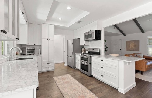 Greater South River City House | Travis Heights Oasis: Pool & walk to S. Congress