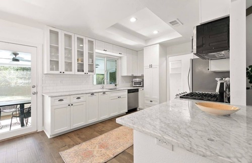 Greater South River City House | Travis Heights Oasis: Pool & walk to S. Congress