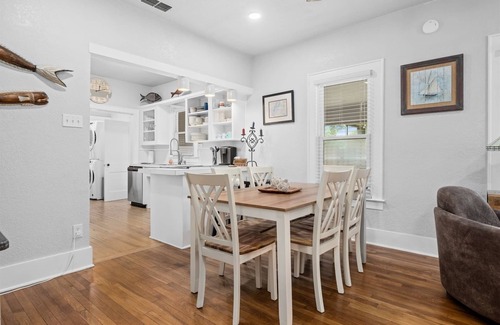Harbor Oaks House | Traylor's Retreat - Beautiful Home Centrally Located Between Rockport and Fulton