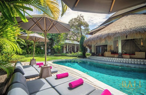 Central Seminyak Villa | Treasure in the Heart of Seminyak, a Luxury Bali Experience!
