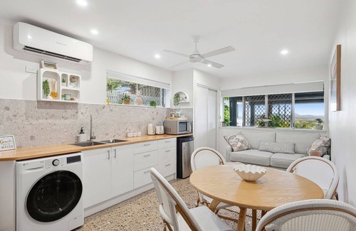 Coolum Beach Apartment | TreasureView Beach House Suite #9c ground floor studio