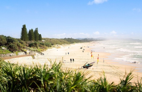 Coolum Beach Apartment | TreasureView Beach House Suite #9c ground floor studio