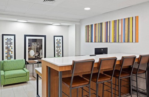 Town Center House | Treat Yourself to a Pleasant Stay! W/ Free Park