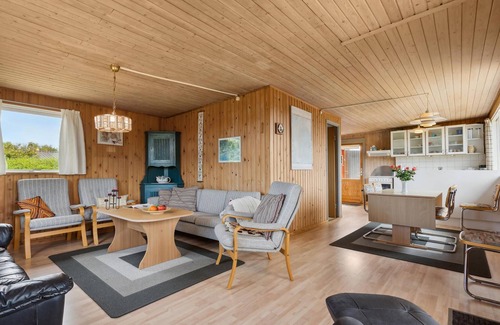Boeslum House | Treat yourself to some time off in this compact and pleasant vacation home on Snaptun beach.