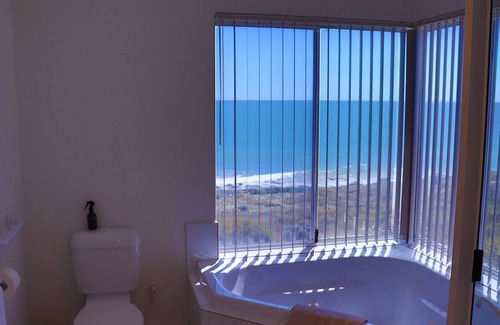 Halls Head House | Treat yourself to the ultimate in tranquillity.