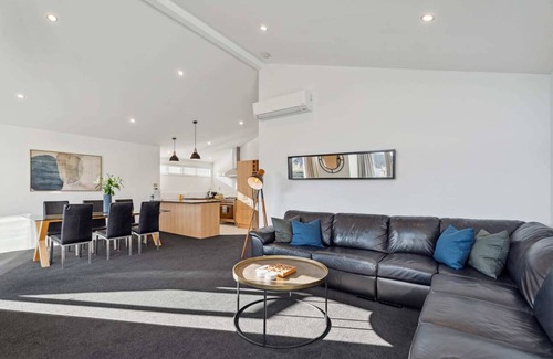 Wanaka Apartment | Treble Cone Views - 2 Bedroom