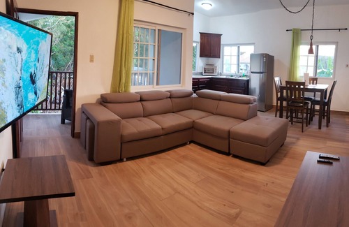 West End Cottage | Tree house Cottage with Ocean View, Hammocks and Fast Wifi. Great for groups