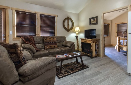 Bryson City House | Tree House Suite at the Calhoun House Inn & Suites