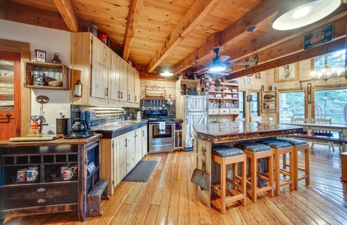 McCall Cabin | Tree-Lined McCall Cabin: Walk to Payette River!