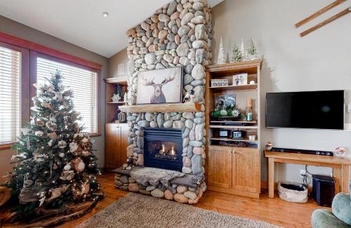 Big White Ski Resort Apartment | Tree Tops 16
