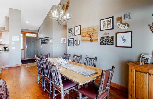 Big White Ski Resort Apartment | Tree Tops 16