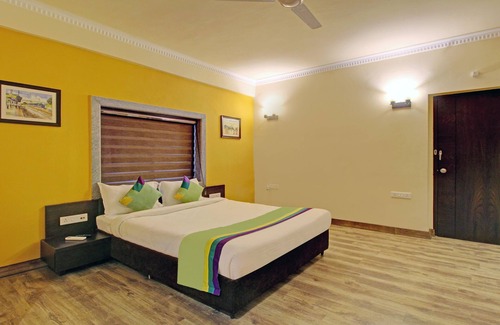 Ballygunge Hotel | Treebo Asl Prime, Gariahat