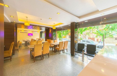 Kalighat Hotel | Treebo Globe International Near Kalighat Mandir