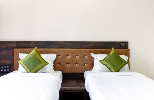 Nigdi Hotel | Treebo Malhaar Regency