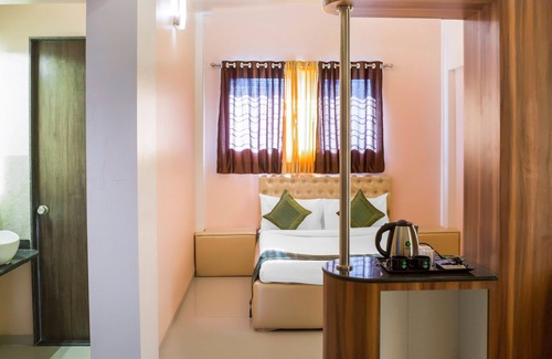 Pune Hotel | Treebo Naunidh Suites