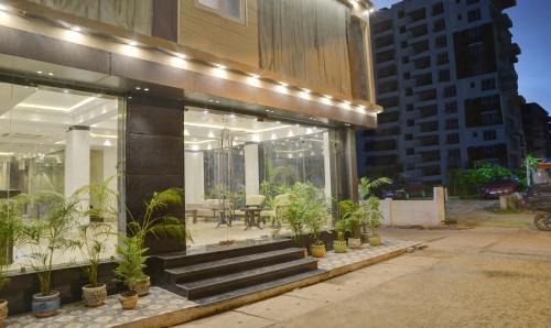 Kolkata Hotel | Treebo Premium The Crystal, Chinar Park
