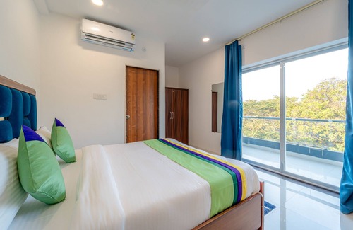 Indore Hotel | Treebo Pure Earth Stay, Vijay Nagar