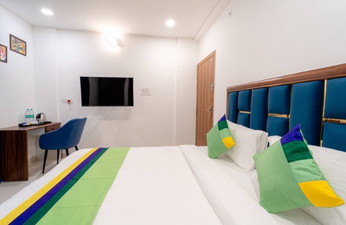 Indore Hotel | Treebo Pure Earth Stay, Vijay Nagar