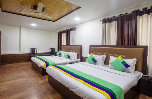 Srinagar Hotel | Treebo Royal Park - 7 Km From Dal Lake