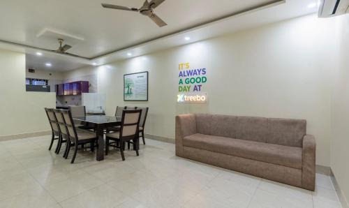Jamshedpur Hotel | Treebo The Golden Sands, Bistupur