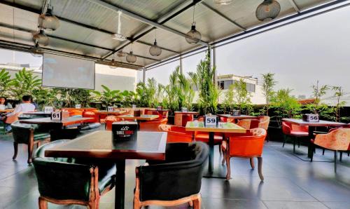 RR Nagar Hotel | Treebo Three Drops