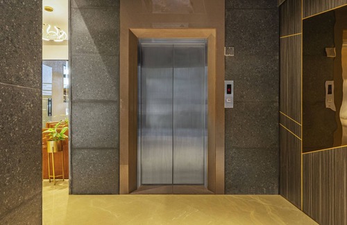 Kandiwali West Hotel | Treebo Tryst Savera Inn